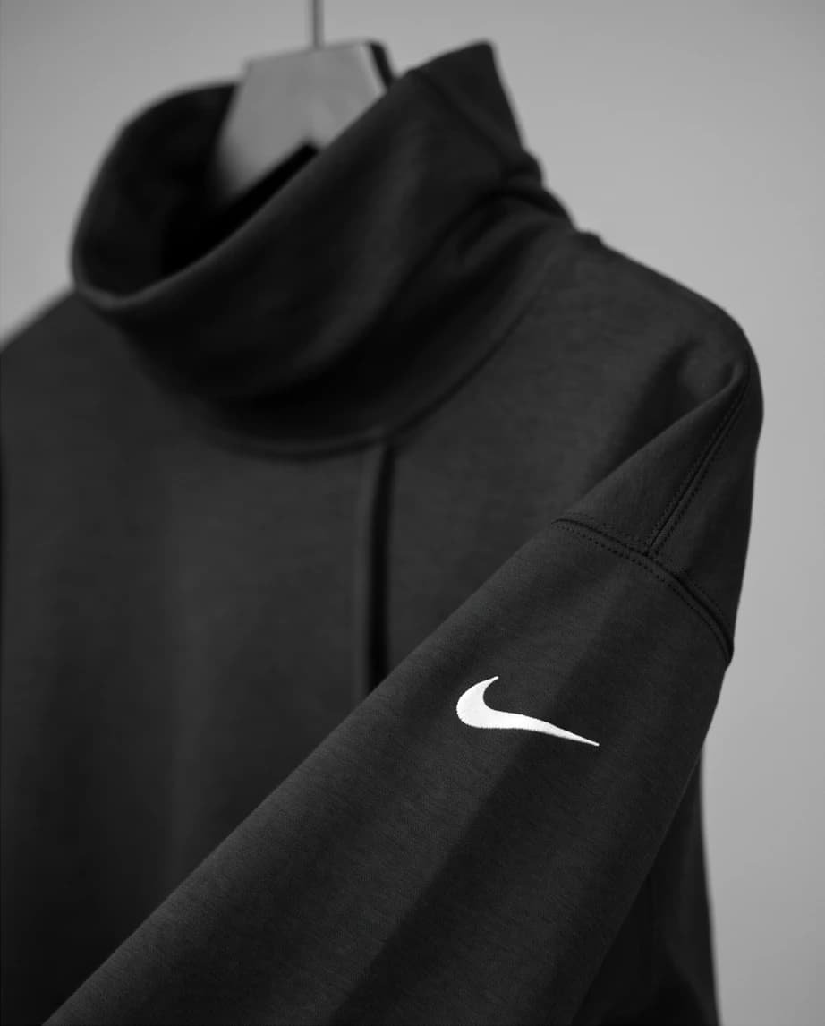 Czarna bluza Nike  2