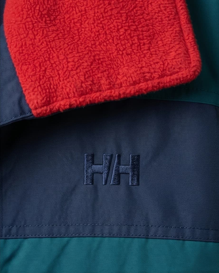 Klasyczna kurtka Helly Hansen łączy styl retro  - widok 2