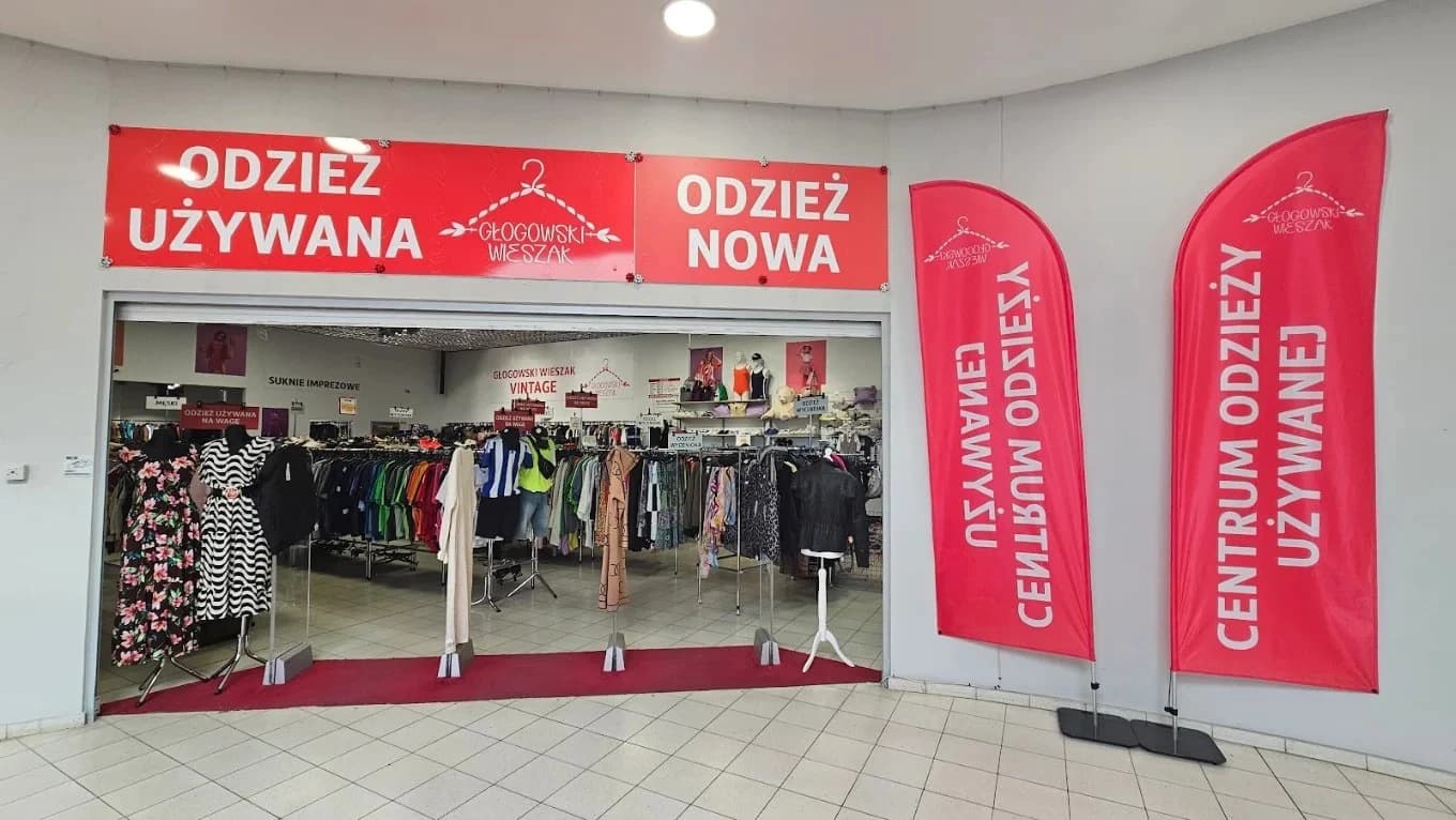 Wejście do sklepu Głogowski Wieszak w markecie Intermarché w Głogowie
