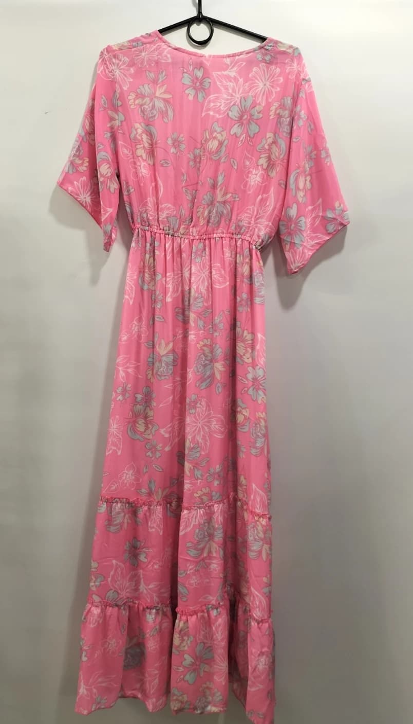 Różowa sukienka maxi w kwiaty 3