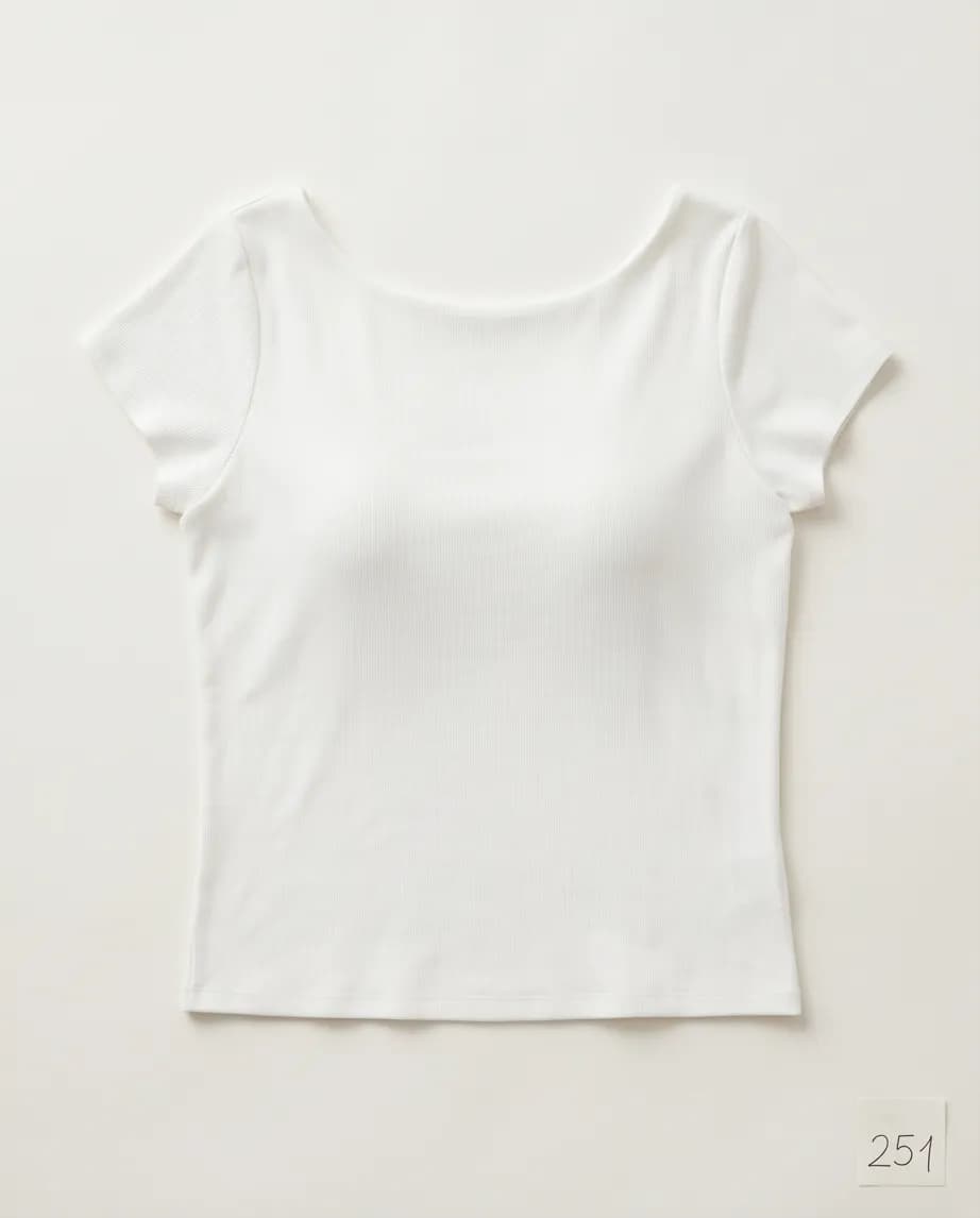  Biały top Uniqlo z wbudowanym biustonoszem