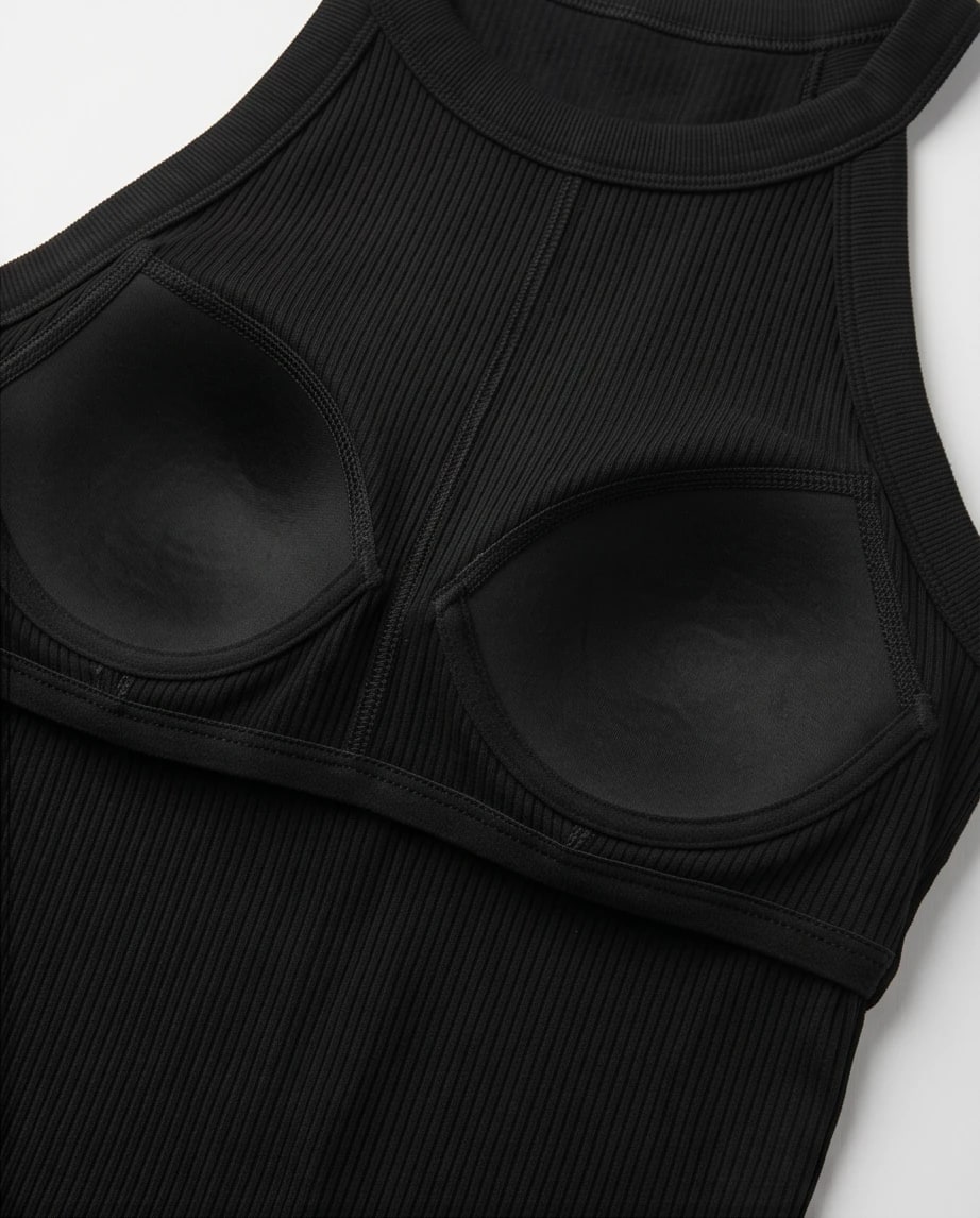 Top Uniqlo z wbudowanym biustonoszem